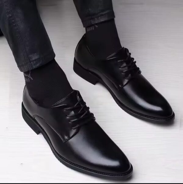 "Men's British leather shoes, ideal for business and casual wear in spring and autumn."