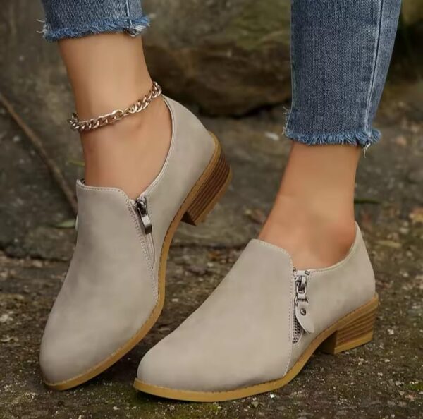 Stylish, suede, low-heel, platform, winter, durable, punk, trendy, comfortable.