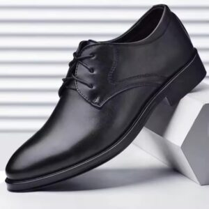 Business casual men's shoes, cow leather, rubber outsole for safety.
