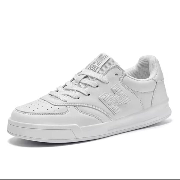 All-white sporty leisure shoes for couples.