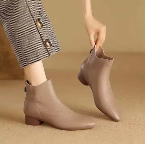 Elegant, vintage, soft, leather, comfortable, durable, stylish, warm, trendy, chic.