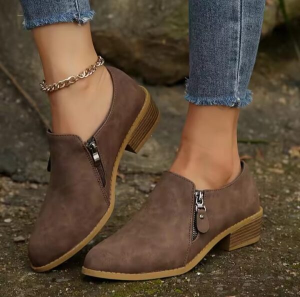 Stylish, suede, low-heel, platform, winter, durable, punk, trendy, comfortable.