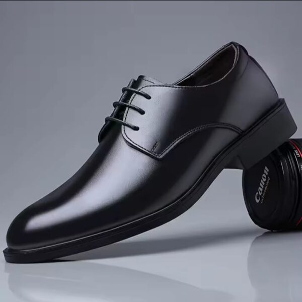 Breathable black leather shoes with soft sole, formal and casual.