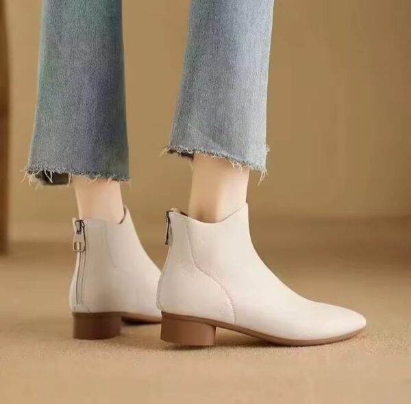 Elegant, vintage, soft, leather, comfortable, durable, stylish, warm, trendy, chic.