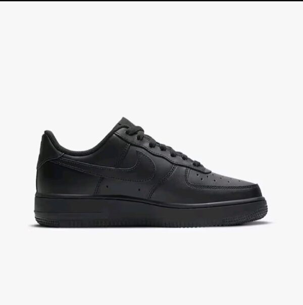 NIKE - Image 5