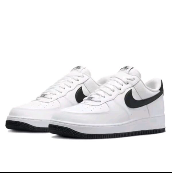 NIKE - Image 3